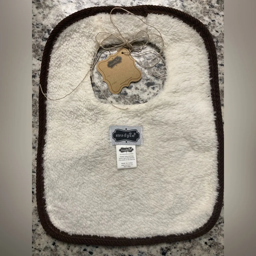 🆕 Mud Pie Giraffe Bib with textured details 🦒